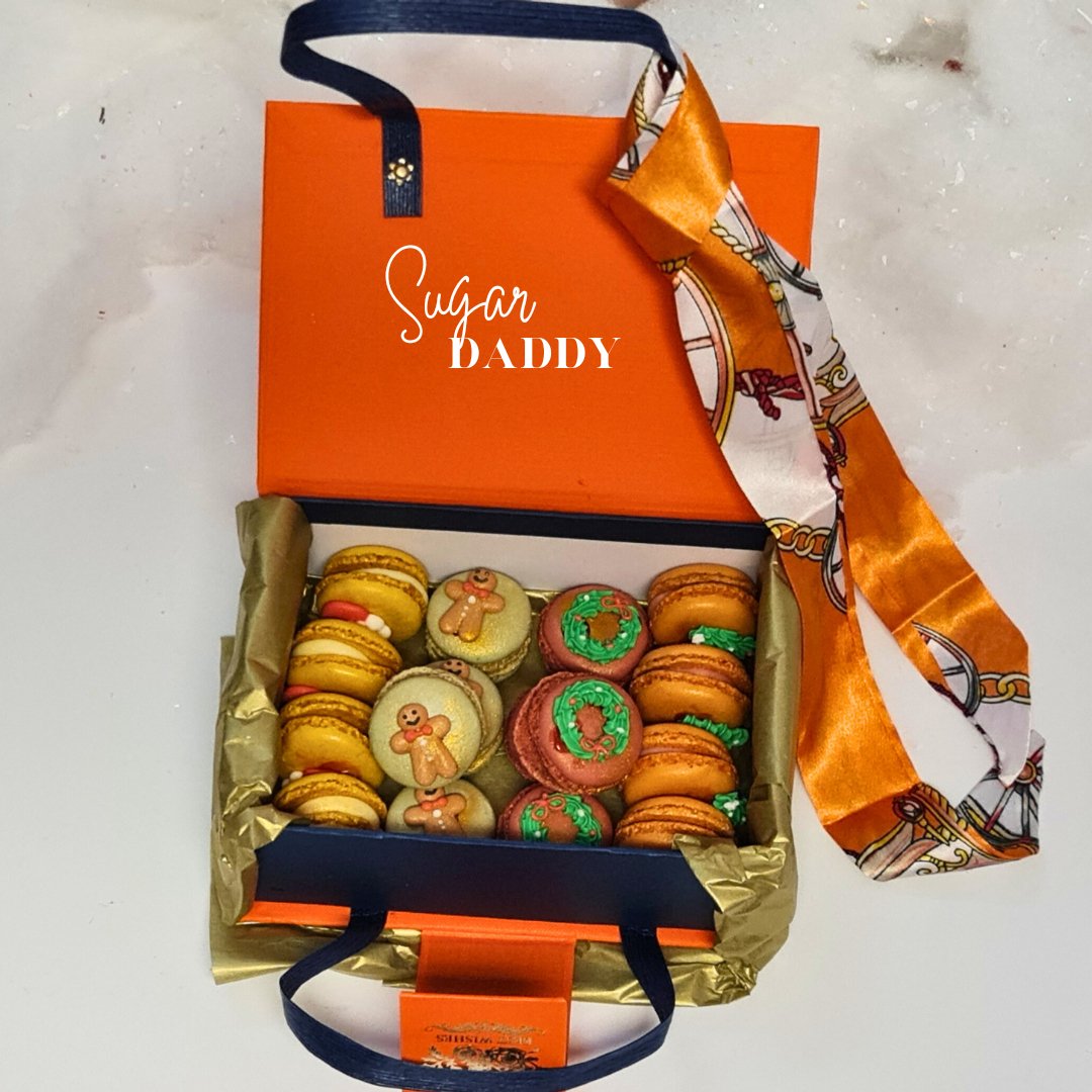 Festive Macaron Handbag Gift Box - cakery wonderland eventscakery wonderland eventscakery wonderland eventsCakes & Dessert Bars6 baubles