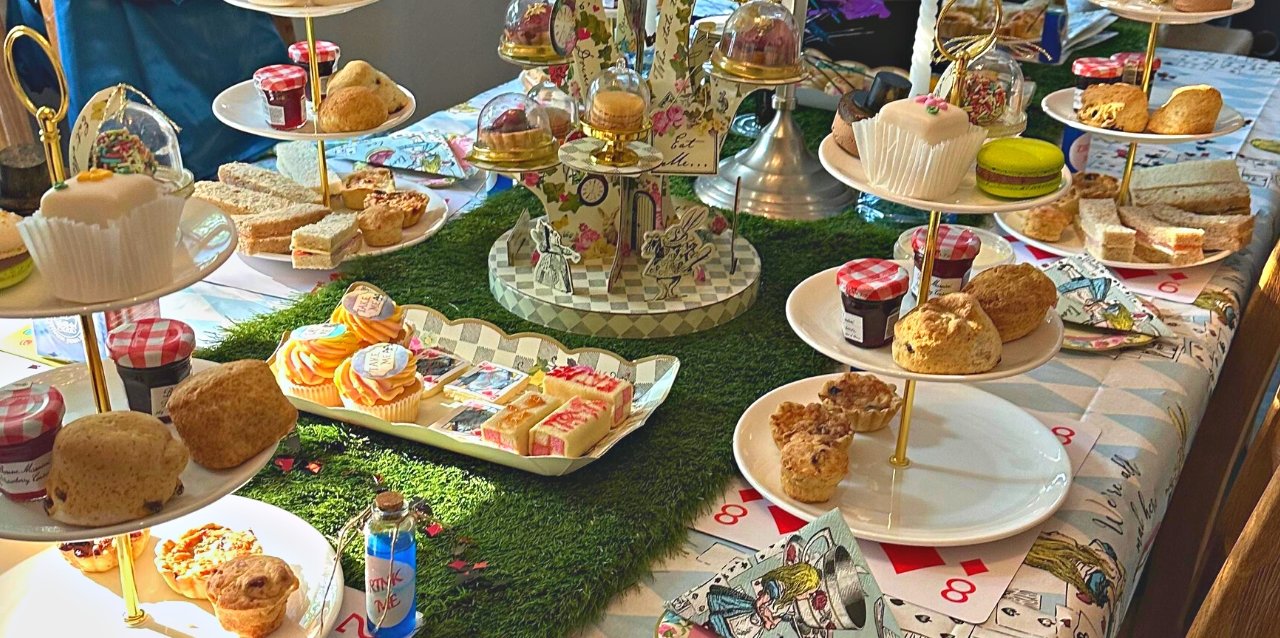 Alice in wonderland tea party cake – Tuck Box Cakes